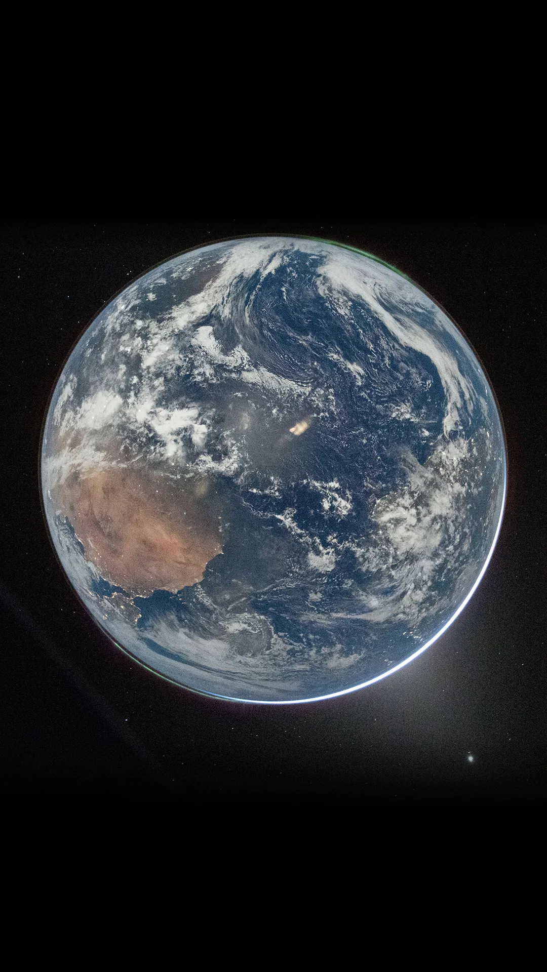 Artemis II Mobile Wallpaper: Earth Perspective